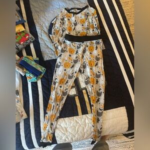 Little sleepies Halloween PJ’s 5/6 pre loved